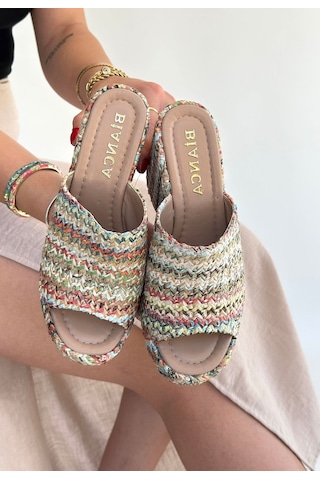 Alfaze Kilim Desenli Dolgu Topuk Terlik Suni Deri Renkli Topuk Boyu 8 Cm Çok Renkli