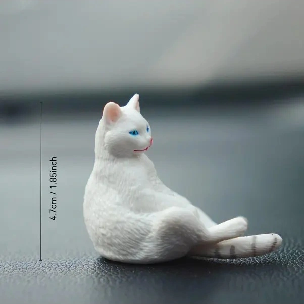 Trendooze Yatan Gri Kedi Heykeli, Gerçekçi Ev Ve Araba Dekoru