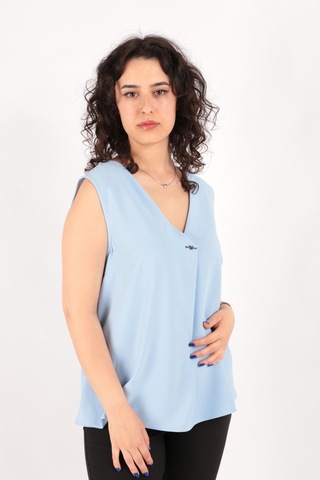 Ayhan 81954 Kadın Broş Detaylı V Yaka Kolsuz Bluz Buz Mavi