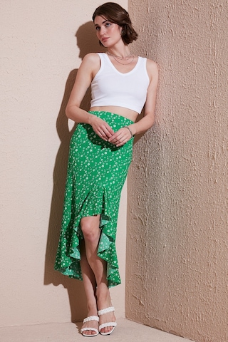 Lela Çiçek Desenli Regular Fit Volanlı Yüksek Bel Midi Boy Yırtmaçlı Bayan Etek 5869012 Yeşil