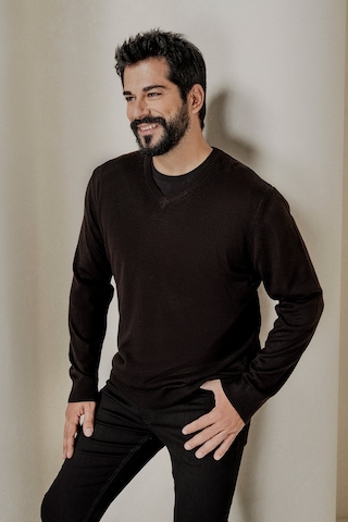 AC&Co / Altınyıldız Classics Erkek Siyah Standart Fit Normal Kesim V Yaka Triko Kazak 4A4923100002SYHXXL Siyah