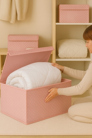 Serstil Orta Boy Kapaklı Kutu Hurç Kıyafet Battaniye Saklama Kutusu Organizer 50x40x30 Cm - Pembe Benekli Pembe Puantiye