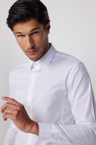 Tudors Slim Fit Arkadan Pensli Önden Kulplu Düz Trend Beyaz Erkek Gömlek-28231-beyaz Beyaz