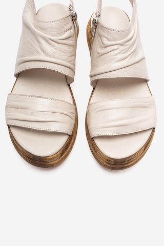 Luvishoes Lunas Krem Hakiki Deri Yandan Fermuarlı Kadın Sandalet Krem