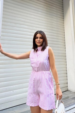 Lila Kolsuz, Düğmeli Hakim Yaka, Beli Lastikli, Cepli, Şort Modelli Kısa Çizgili Tulum Pembe