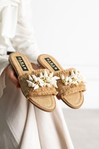 Dabab Shoes Shella Kadın Deniz Kabuğu Ve İnci Detaylı Bej Hasır Dokulu Düz Taban Açık Burun Terlik
