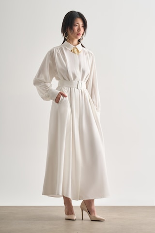 Mizalle Tencel Dokulu Pile Detaylı Kemerli Maksi Ekru Elbise Ekru