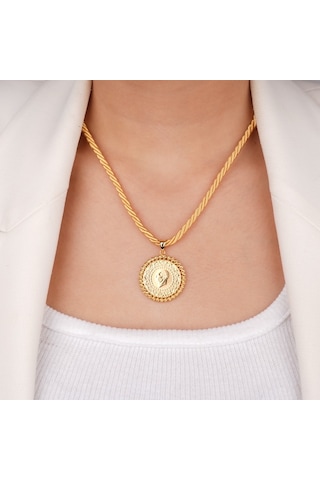 Özden Kuyumcusu Dorika Çerçeveli Yarım Altın Kolye Ucu