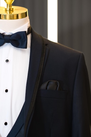 Regular Fit Düz Kumaş Şal Yaka Yaka Çıkmalı Papyonlu Yelekli Smokin Takım Elbise 001