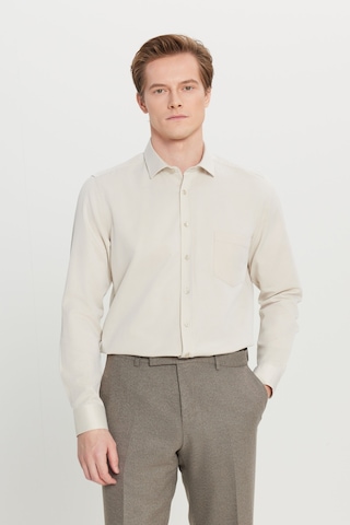 AC&Co / Altınyıldız Classics Erkek Bej Pamuklu Tailored Slim Fit Dar Kesim Klasik Yaka Armürlü Cepli Gömlek Bej