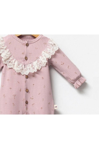 By Bubbles Natural Dantel Detaylı Önden Açmalı Kız Bebek Tulum Lila