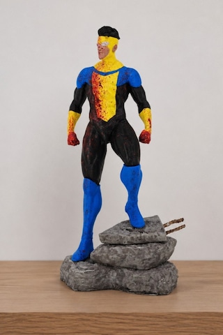 Invincible Mark Grayson Figür 20 Cm