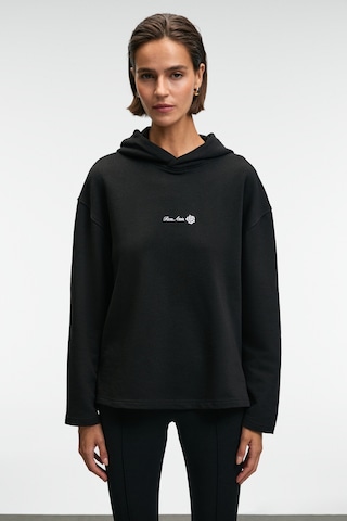 Grimelange Camellıa Kadın Önü Nakışlı Etek Ucu Yırtmaçlı Kapüşonlu Comfort Fit Siyah Sweatshirt Siyah