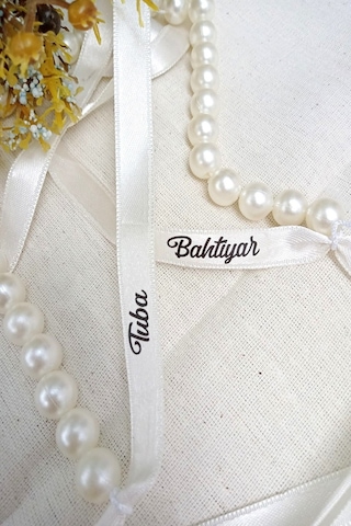 Kişiye Özel Yazılı Beyaz Kurdeleli Krem İncili Söz & Nişan Kurdel