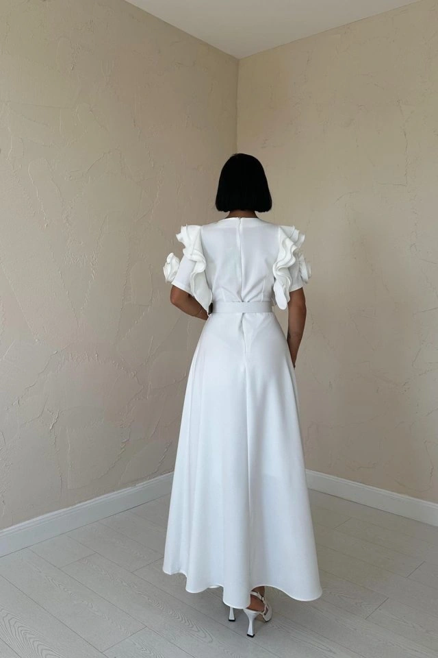 Buğrahayalin Beyaz Kolları Volanlı Kemerli Elbise
