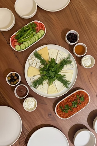 Atbyhome By Bambum Duru 19 Parça Porselen Kahvaltı Takımı Kahvaltı Seti Kahvaltılık- Sunum Seti Beyaz