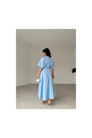 Afiş Butik Kemer Detaylı Yırtmaçlı Piliseli Midi Elbise Bebe Mavisi Bebe Mavisi