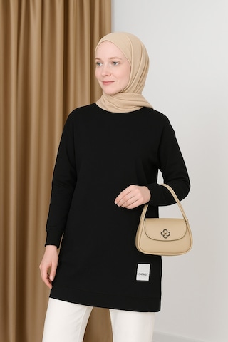 Unika Boutique Kadın Bisiklet Yaka Tesettür Yırtmaçlı Armalı Tunik Sweat Sweatshirt Siyah