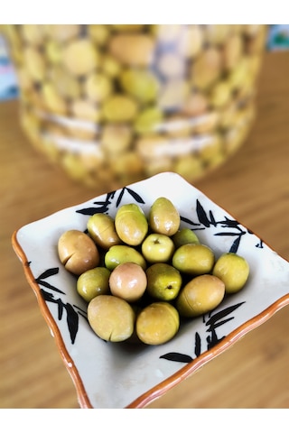 Sazak Yeşil Kırma Zeytin Pet  321 -350 XS Kalibre Yeni Sezon  5 L