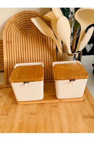 Qerhome 2'li Bambu Standlı Bambu Kapaklı Porselen Kaşıklı Tuzluk Biberlik 260 Ml Gnl Ahşap