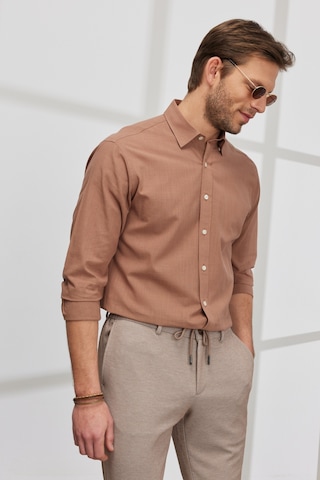 AC&Co / Altınyıldız Classics Erkek Kahverengı Comfort Fit Rahat Kesim Gizli Düğme Yaka %100 Pamuk Flamlı Gömlek Kahverengi