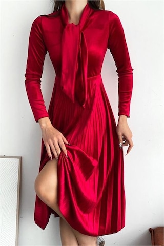 Kadın Yakası Bağlama Detaylı Piliseli Kadife Elbise Dpnbq012 Kırmızı
