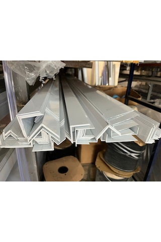 Plastik Köşebent Beyaz 3 CM x 3 CM - 1 Metre (100 CM)