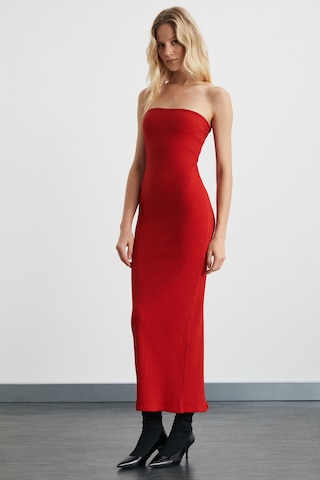 Ethıquet Dellılah Kadın Geniş Fitilli Esnek Kumaşlı Bodycon Straplez Yırtmaçlı Kırmızı Elbise