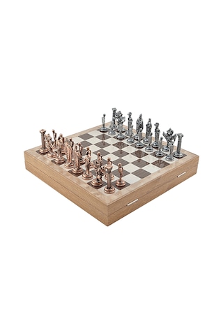 Gifthome Büyük Boy Metal İngiliz Satranç Takımı Antik Ve Rustik Desenli Sandıklı Mdf Tahtası 36x36x6 Cm.