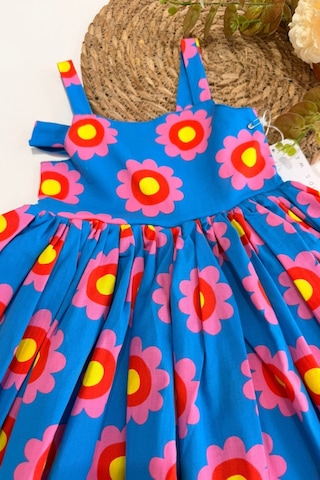 Cumino Kız Çocuk Retro Çiçek Desenli Askılı Elbise Çok Renkli