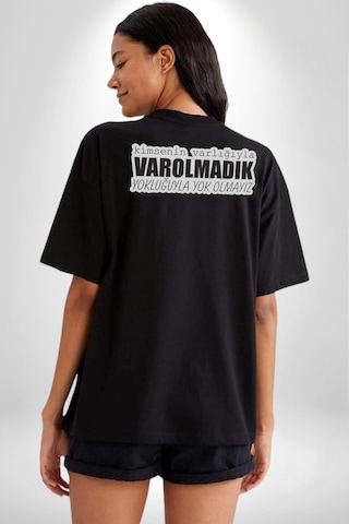 Kimsenin Varlığıyla Varolmadık Yokluğuyla Yok Olmalıyız Yazılı Pamuklu Unisex Oversize Sırt Dijital Baskılı Siyah T-shirt Siyah