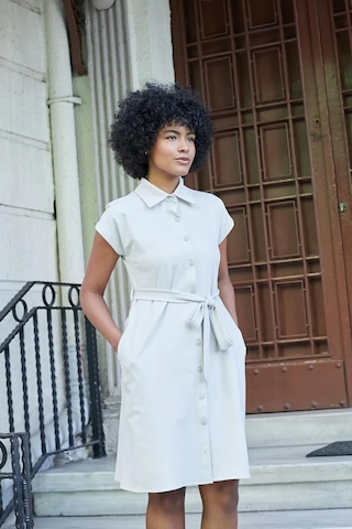 Kadın İpeksi Modal Kumaş Yakalı Düşük Omuzlu Diz Altı Kuşaklı Düğmeli Elbise-taş Taş