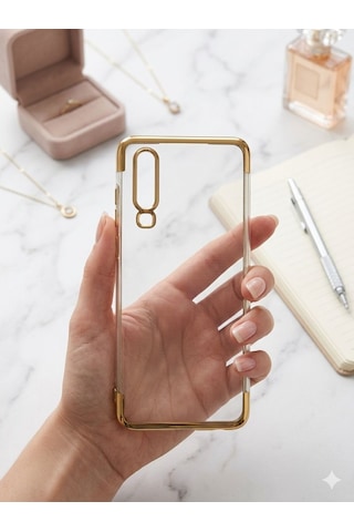 Huawei P30 Kılıf Dört Köşeli Lazer Silikon Kılıf Gold
