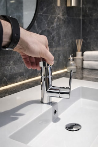 Modern Tek Kollu Krom Lavabo Bataryası Banyo Musluğu Aç-kapa Döner Boru Sıcak Soğuk Parlak Krom