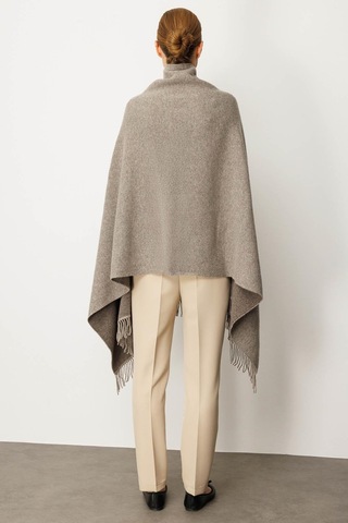 Kadın Yakası İşlemeli Koldan Geçmeli Büyük Yün Panço Vizon Vizon