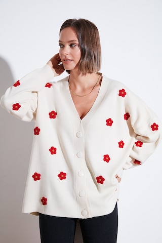 Lela Oversize Fit Çiçekli Düğmeli V Yaka Soft Akrilik Bayan Hırka 4616192 Krem