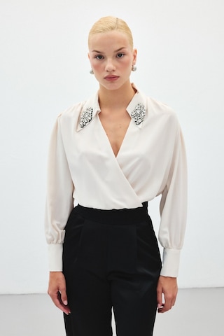 Sateen Aksesuar Detaylı Bodysuit Bluz - Bej-136191 Bej