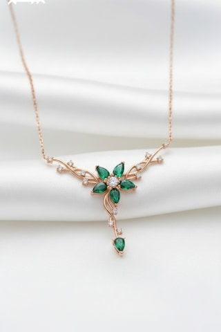 Çekirdekjewelry 925 Ayar Gümüş Zümrüt Taşlı Sarmaşık Kolye Rose