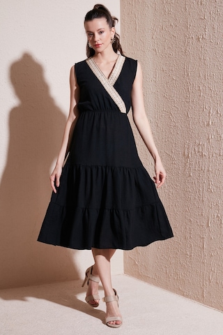 Lela Regular Fit Kruvaze Yaka Midi Bayan Elbise 6118103 Siyah