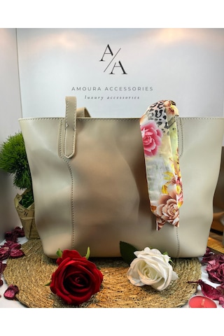 Lüks Tasarım Geniş Hacimli Omuz Çantası Ayıcık Detaylı Krem/beyaz