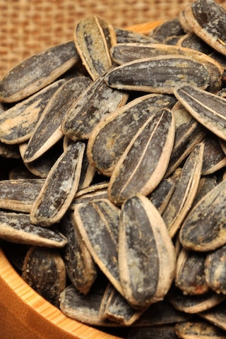 Ermiş Kuruyemiş Tuzlu Siyah Ay Çekirdeği Kavrulmuş 100 G