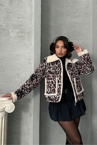 Verymoda Leopar Desenli Peluş Mont F1814 Leopar D2