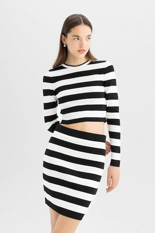 Defacto Coool Slim Fit Dar Kesim Esnek Belli Çizgili Mini Triko Etek C7128AX24WNBK27 Siyah