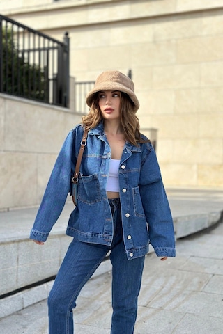 Kadın Mavi Apaş Yaka, Çift Cepli, Kaliteli Jeans Kumaş, Salaş Kot Ceket Mavi