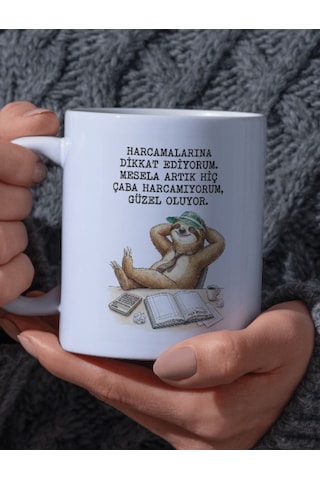 "harcamalarına Dikkat Ediyorum. Mesela Artık Hiç Çaba Harcamıyorum, Güzel Oluyor." Yazılı Kupa Bardak