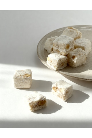 Raffaellolu Beyaz Çikolatalı Lokum-1 Kg
