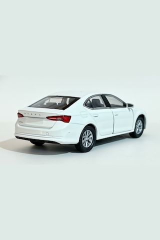Beyaz 1:38 Ölçek Die Cast Kapıları Açılır Lisanslı Skoda Octavia Metal Model Araba Çok Renkli