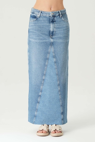 Renk Bloklu Yüksek Bel Patı Fermuarlı Yırtmaçlı Etek Ucu Kesikli Maxi Jean Etek C 4532-055 Çok Renkli