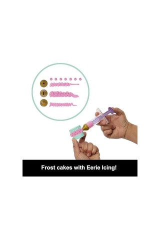 Havalı Doğum Günü Pasta Seti Ve Clawdeen Wolf Bebek, Pasta Kreması Ve Süsleme Şırıngası Gibi 20&apos Den Fazla Aksesuar İçeren Pasta Süsleme Temalı Oyun Seti, Jbg78 Açık Bej