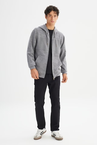 Lee Regular Fit Normal Kesim Kapüşonlu Cepli İçi Polarlı Fermuarlı Sweatshirt Gri